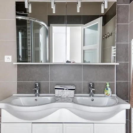 Automatic Check-in - Spacious 50m2 Flat - Quartier Du Port Apartment
